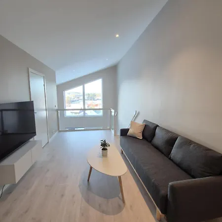 Toppleilighet I Sogne Med Innendors Basseng شقة كريستينساند