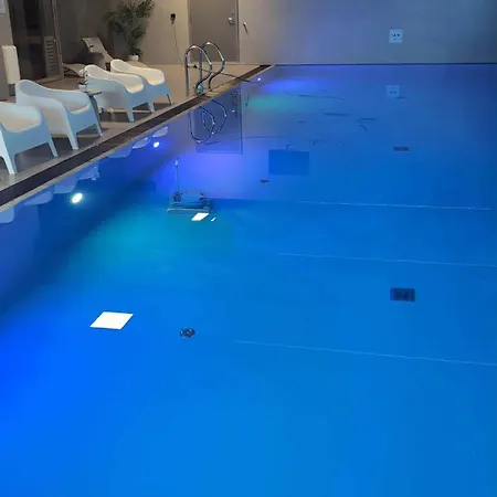 شقة Toppleilighet I Sogne Med Innendors Basseng