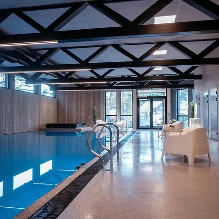 Toppleilighet I Sogne Med Innendors Basseng *